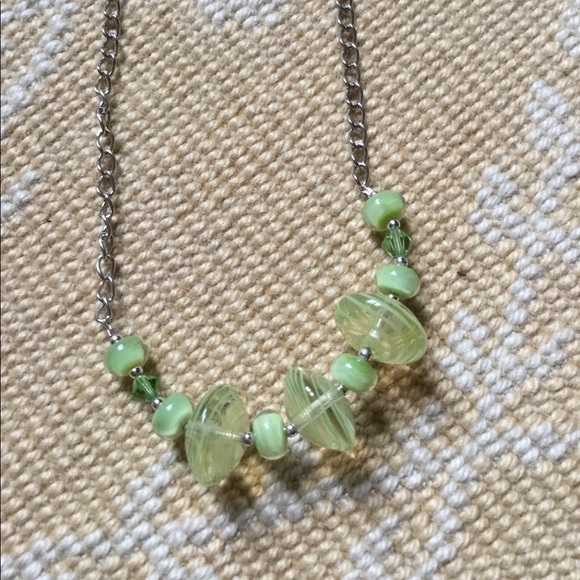 Green glass necklace - Picture 3 of 5